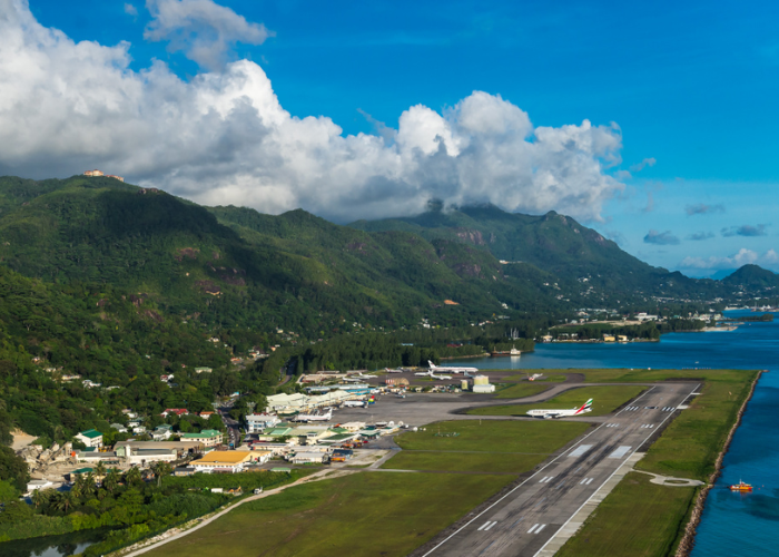 How to get from Seychelles airport to Praslin