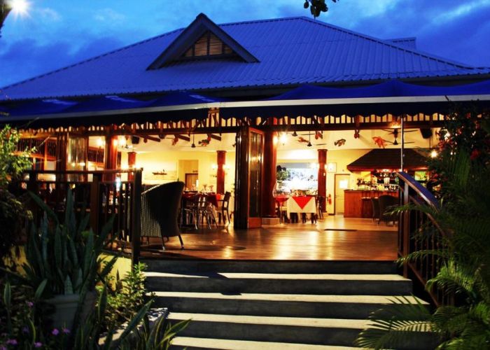 On the Cote d'Or beachfront, Le Pirogue specialises in seafood and Creole dishes.